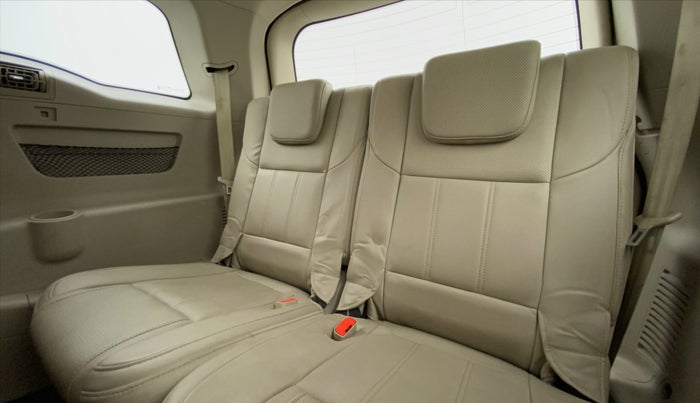 2017 Mahindra XUV500 W8 FWD AT, Diesel, Automatic, 91,696 km, Third Seat Row ( optional )