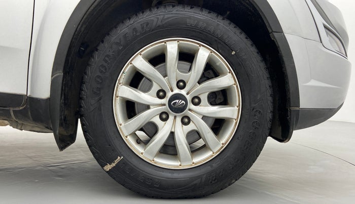 2017 Mahindra XUV500 W8 FWD AT, Diesel, Automatic, 91,696 km, Right Front Wheel