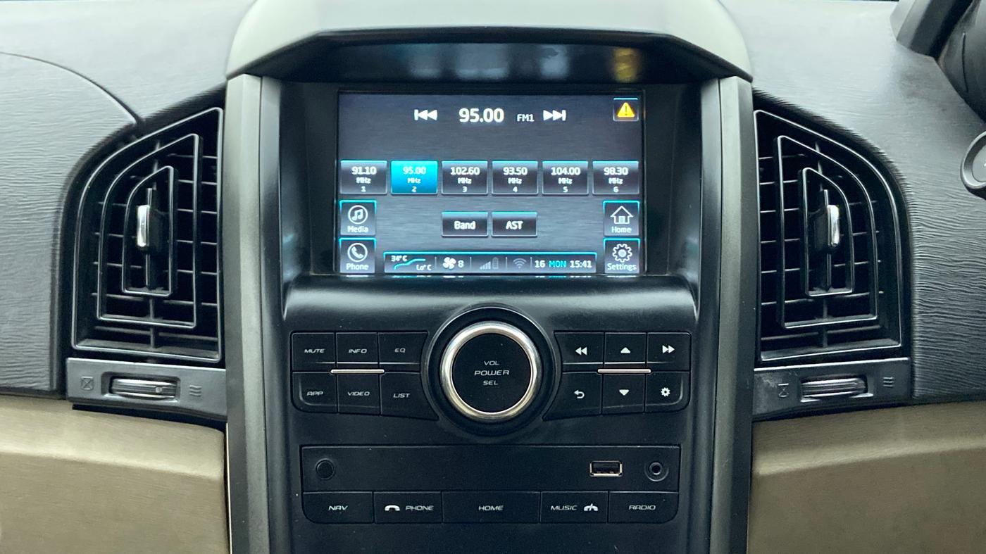 2017 Mahindra XUV500 W8 FWD AT, Diesel, Automatic, 91,696 km, Infotainment System