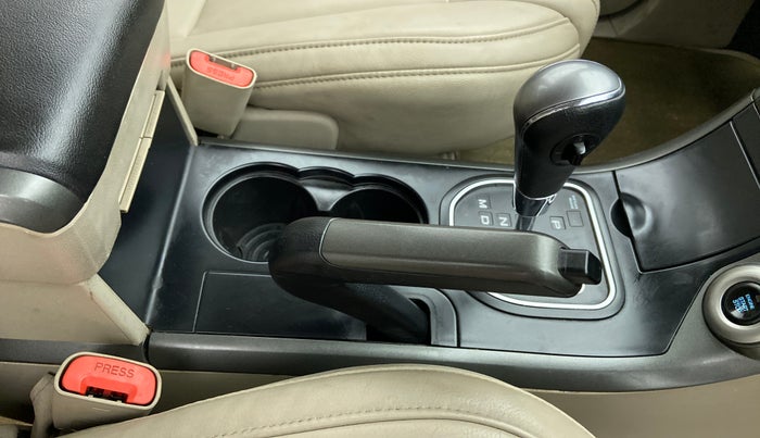 2017 Mahindra XUV500 W8 FWD AT, Diesel, Automatic, 91,696 km, Gear Lever