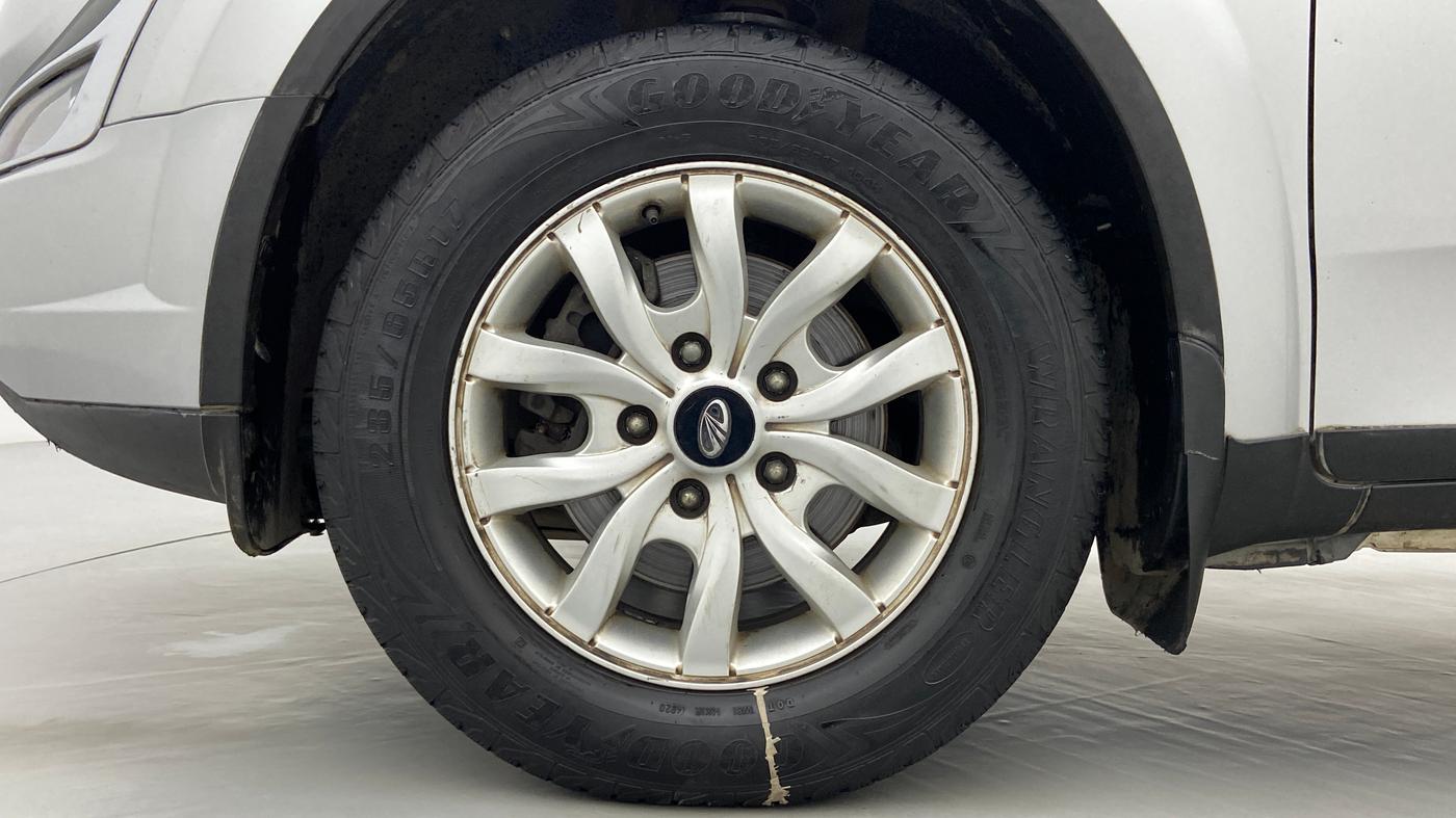 2017 Mahindra XUV500 W8 FWD AT, Diesel, Automatic, 91,696 km, Left Front Wheel