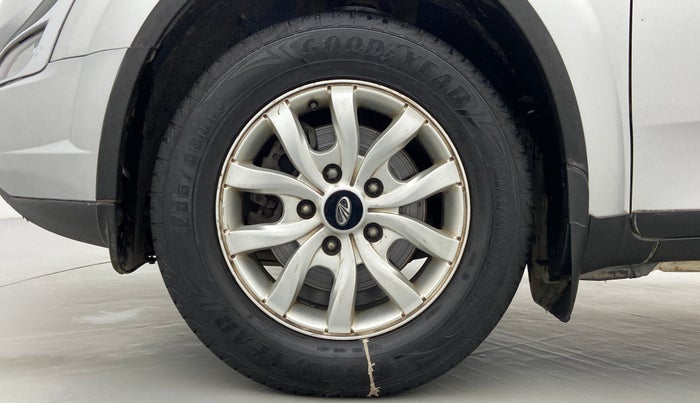2017 Mahindra XUV500 W8 FWD AT, Diesel, Automatic, 91,696 km, Left Front Wheel