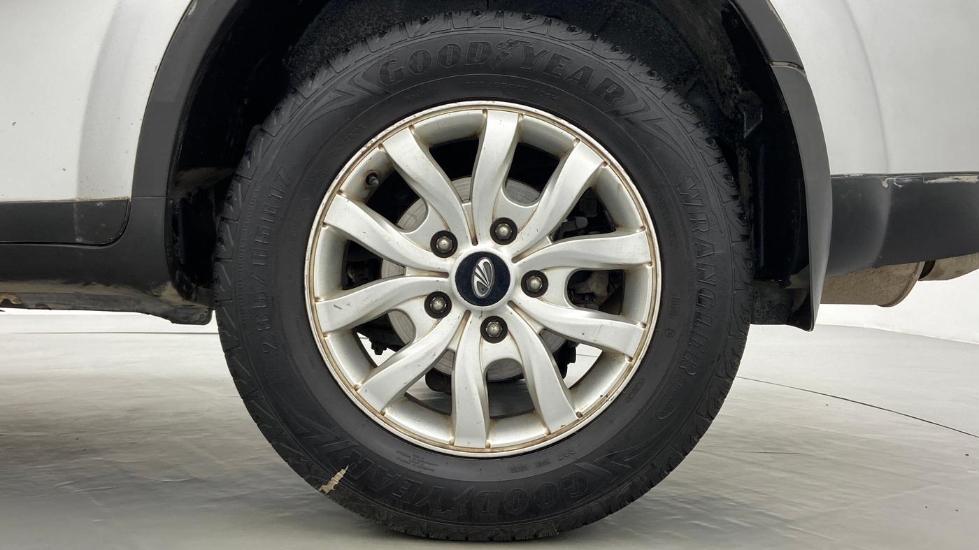 2017 Mahindra XUV500 W8 FWD AT, Diesel, Automatic, 91,696 km, Left Rear Wheel