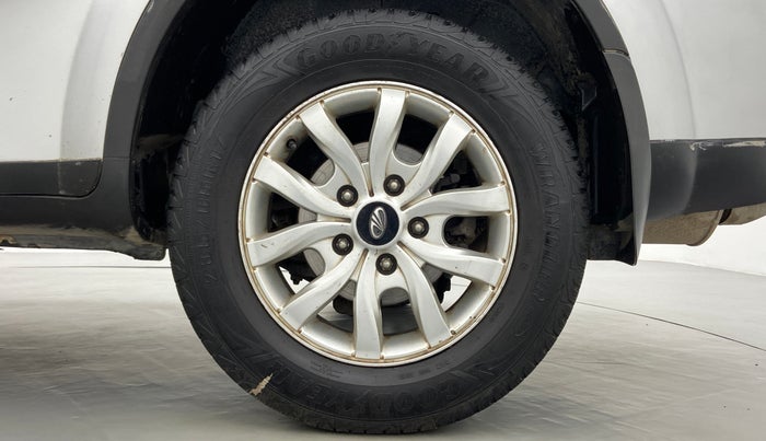2017 Mahindra XUV500 W8 FWD AT, Diesel, Automatic, 91,696 km, Left Rear Wheel