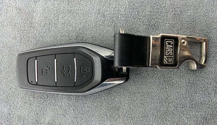 2017 Mahindra XUV500 W8 FWD AT, Diesel, Automatic, 91,696 km, Key Close Up