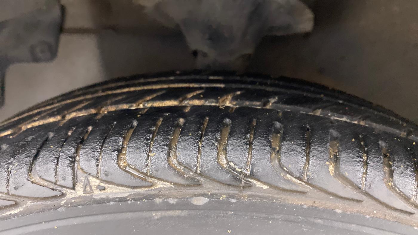 2014 Hyundai Eon ERA +, Petrol, Manual, 73,005 km, Left Front Tyre Tread