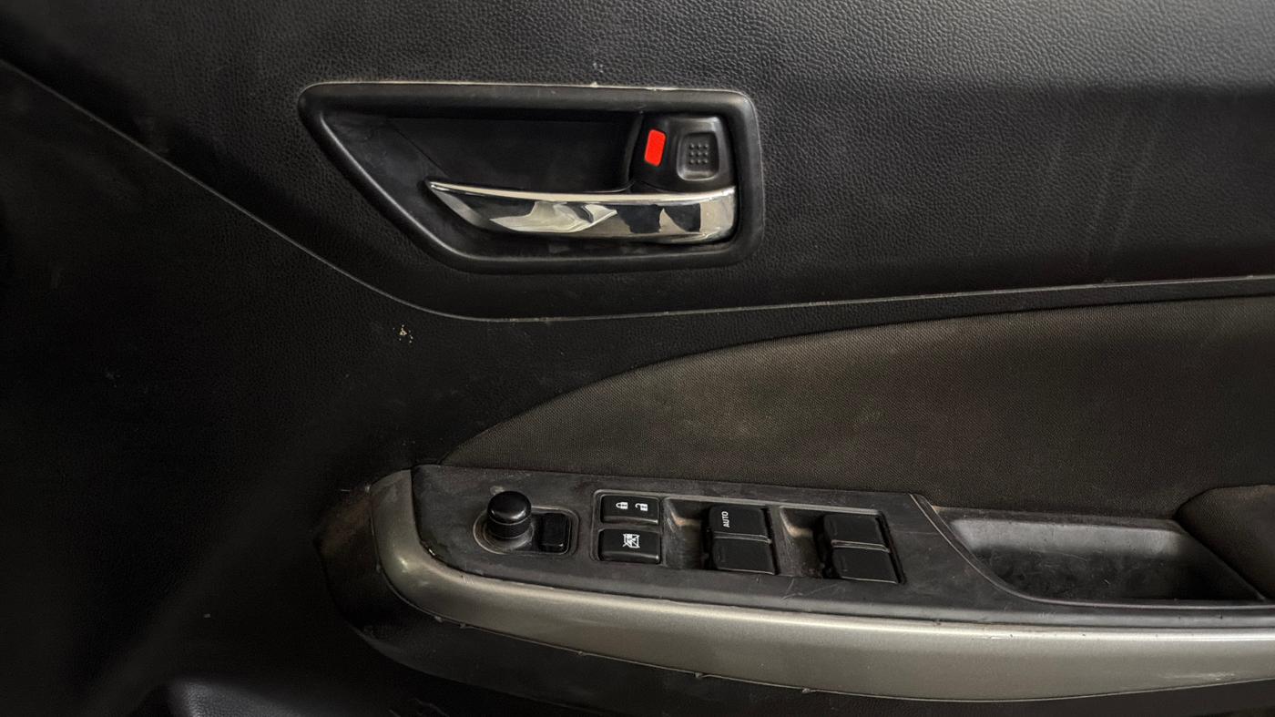 2018 Maruti Swift ZXI, Petrol, Manual, 71,971 km, Driver Side Door Panels Control