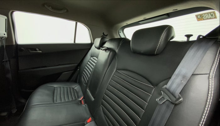 2017 Hyundai Creta SX PLUS 1.6 PETROL, Petrol, Manual, 65,266 km, Right Side Rear Door Cabin