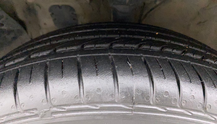 2017 Hyundai Creta SX PLUS 1.6 PETROL, Petrol, Manual, 65,266 km, Left Front Tyre Tread