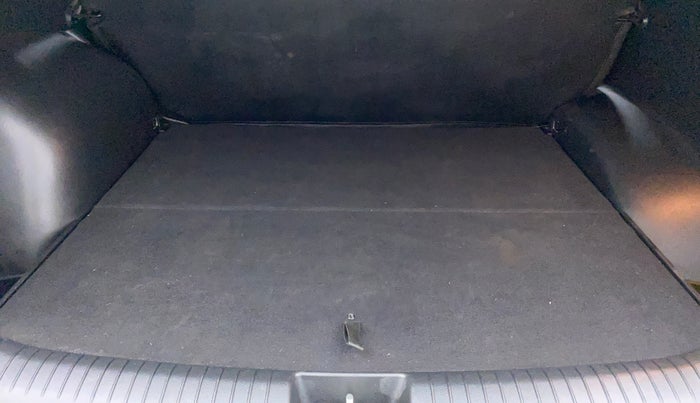 2017 Hyundai Creta SX PLUS 1.6 PETROL, Petrol, Manual, 65,266 km, Boot Inside