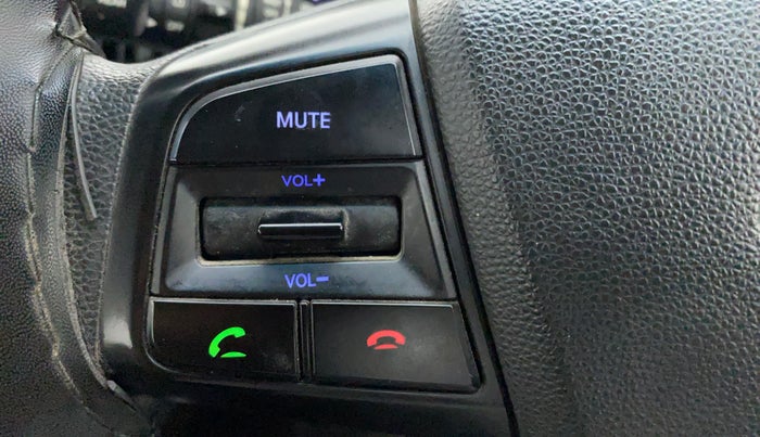 2017 Hyundai Creta SX PLUS 1.6 PETROL, Petrol, Manual, 65,266 km, Steering wheel - Sound system control not functional