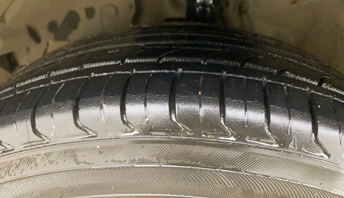 2017 Honda WR-V 1.2L I-VTEC S MT, CNG, Manual, 1,22,789 km, Left Front Tyre Tread