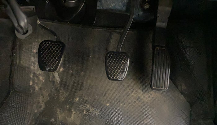 2017 Honda WR-V 1.2L I-VTEC S MT, CNG, Manual, 1,22,789 km, Pedals