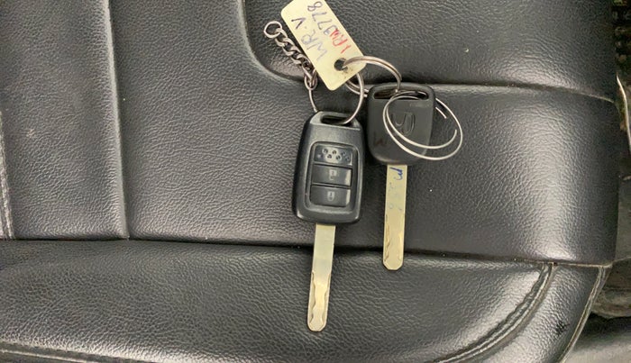 2017 Honda WR-V 1.2L I-VTEC S MT, CNG, Manual, 1,22,789 km, Key Close Up