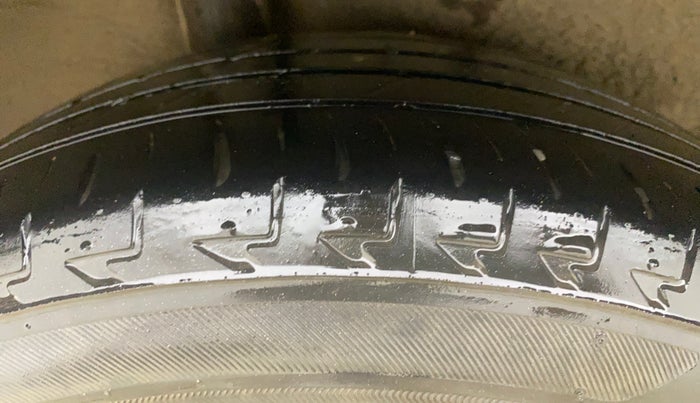 2017 Honda WR-V 1.2L I-VTEC S MT, CNG, Manual, 1,22,789 km, Right Rear Tyre Tread