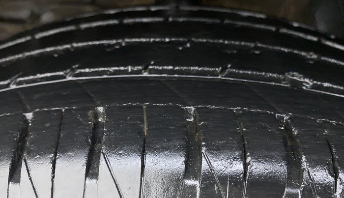 2016 Maruti Vitara Brezza ZDI, Diesel, Manual, 48,477 km, Left Front Tyre Tread