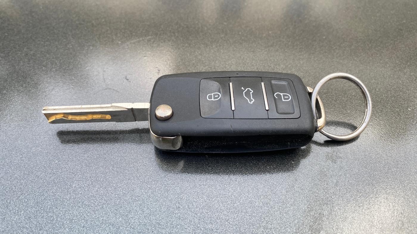 2014 Volkswagen Polo COMFORTLINE 1.5L, Diesel, Manual, 1,23,683 km, Key Close Up