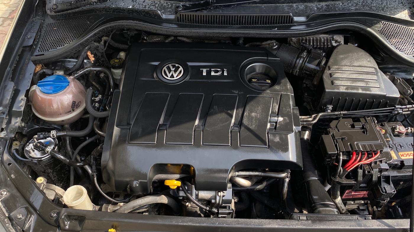 2014 Volkswagen Polo COMFORTLINE 1.5L, Diesel, Manual, 1,23,683 km, Engine View