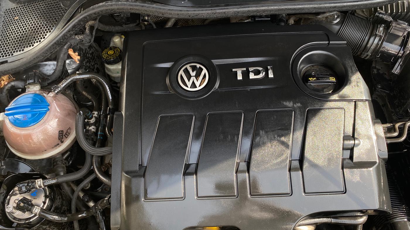 2014 Volkswagen Polo COMFORTLINE 1.5L, Diesel, Manual, 1,23,683 km, Engine View - Right