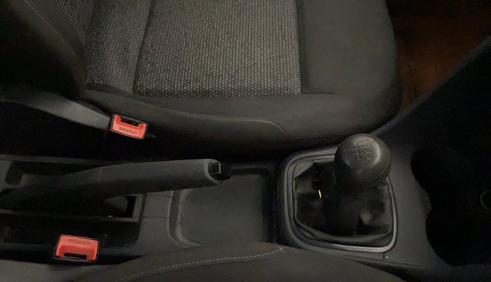 2016 Volkswagen Polo COMFORTLINE 1.2L, Petrol, Manual, 88,927 km, Gear Lever