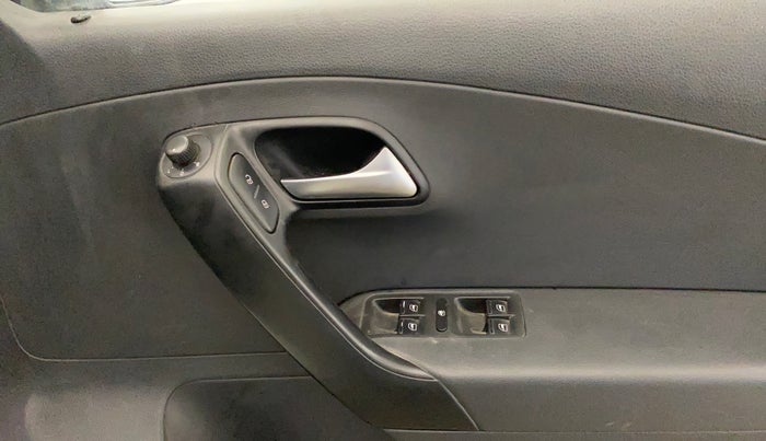 2016 Volkswagen Polo COMFORTLINE 1.2L, Petrol, Manual, 88,927 km, Driver Side Door Panels Control