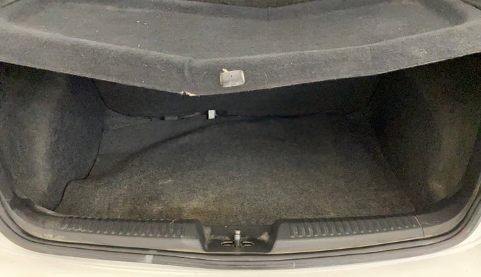 2016 Volkswagen Polo COMFORTLINE 1.2L, Petrol, Manual, 88,927 km, Boot Inside