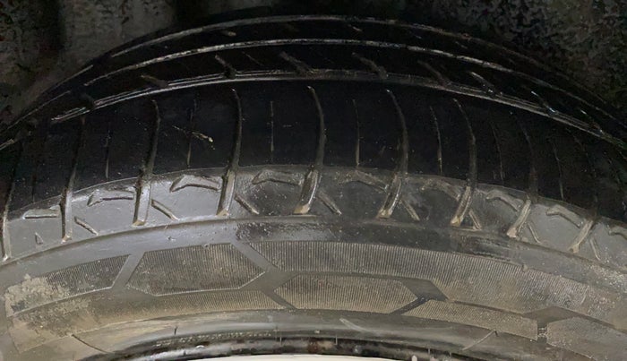 2016 Volkswagen Polo COMFORTLINE 1.2L, Petrol, Manual, 88,927 km, Right Rear Tyre Tread