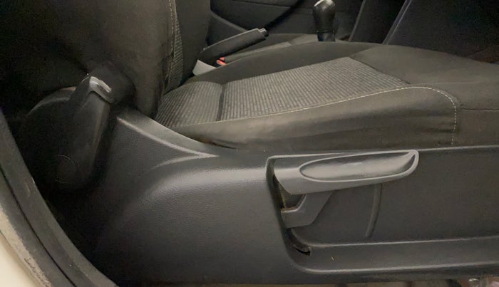 2016 Volkswagen Polo COMFORTLINE 1.2L, Petrol, Manual, 88,927 km, Driver Side Adjustment Panel