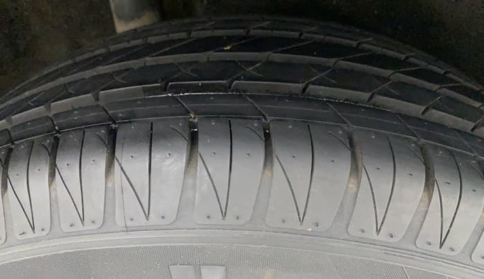 2017 Maruti Vitara Brezza ZDI, Diesel, Manual, 68,837 km, Right Rear Tyre Tread