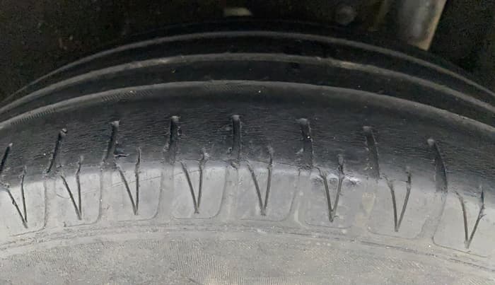 2017 Maruti Vitara Brezza ZDI, Diesel, Manual, 68,837 km, Left Rear Tyre Tread