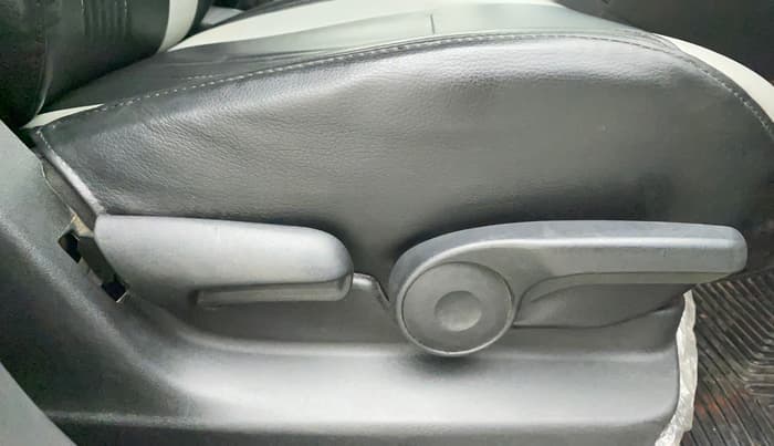 2017 Maruti Vitara Brezza ZDI, Diesel, Manual, 68,837 km, Driver Side Adjustment Panel