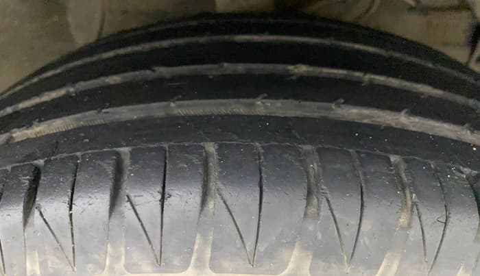 2017 Maruti Vitara Brezza ZDI, Diesel, Manual, 68,837 km, Right Front Tyre Tread