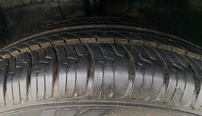 2015 Toyota Etios CROSS 1.2 G, CNG, Manual, 72,070 km, Left Front Tyre Tread