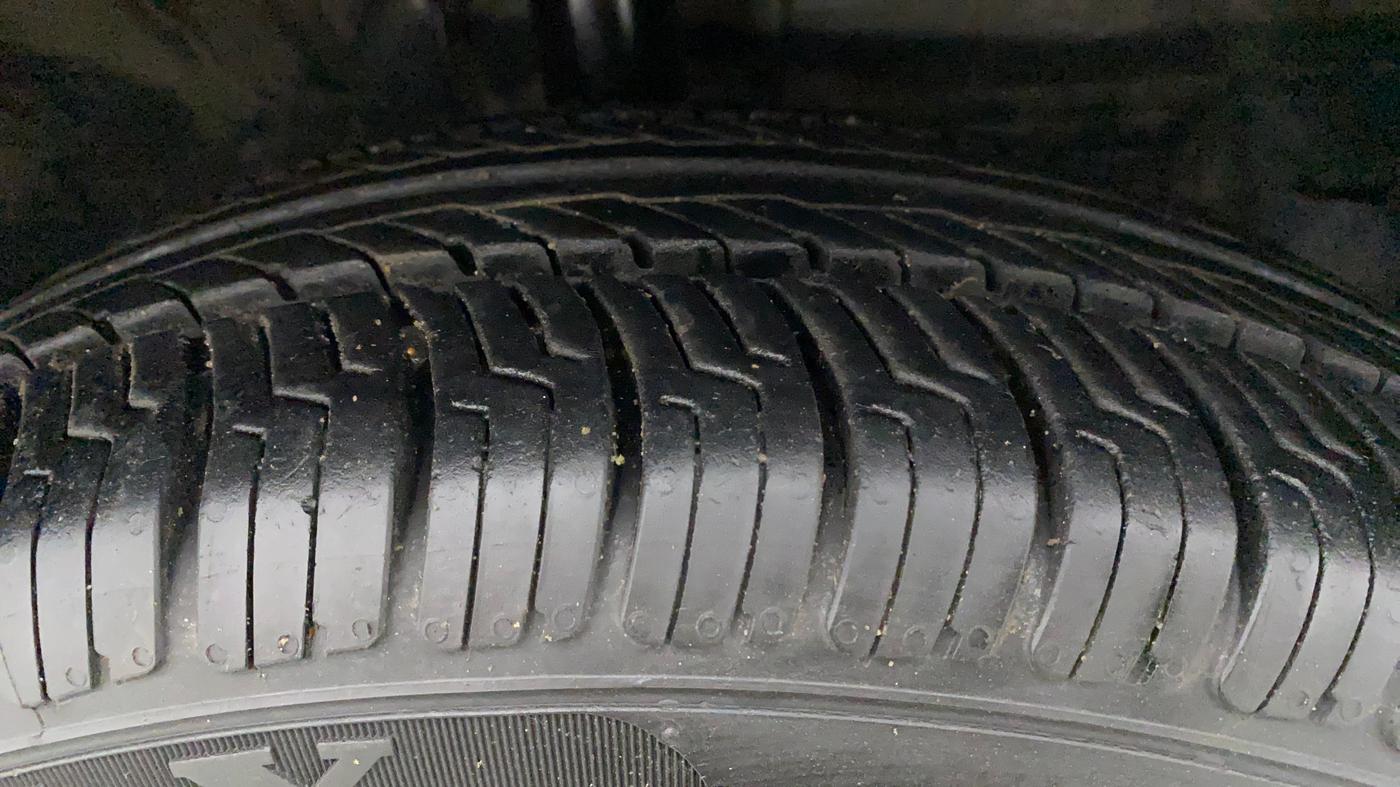 2015 Toyota Etios CROSS 1.2 G, CNG, Manual, 72,070 km, Right Front Tyre Tread