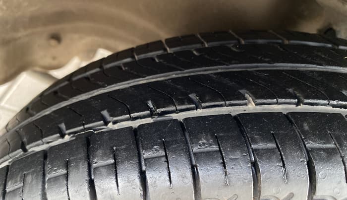 2013 Maruti Alto LX, Petrol, Manual, 55,054 km, Left Front Tyre Tread