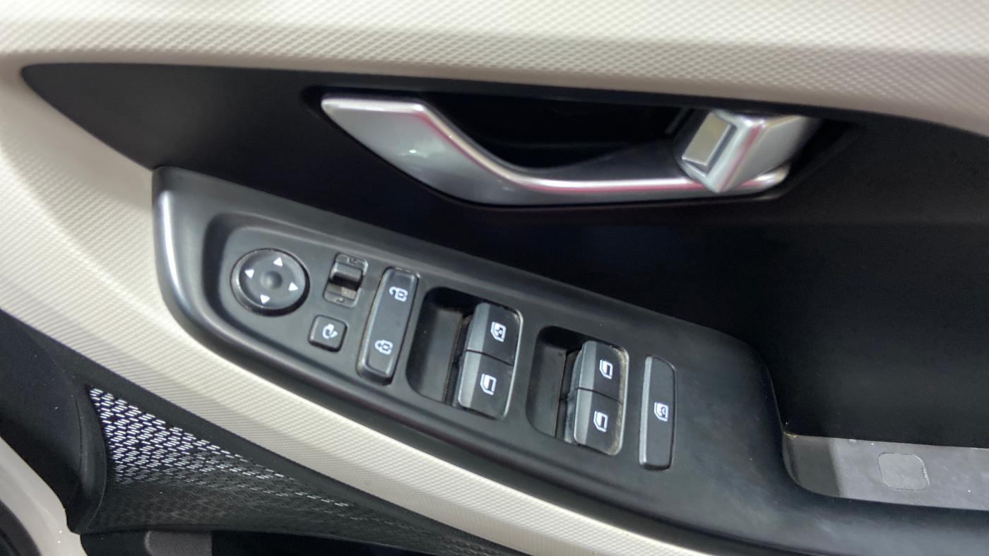 2020 Hyundai Creta SX 1.5 PETROL, Petrol, Manual, 60,888 km, Driver Side Door Panels Control