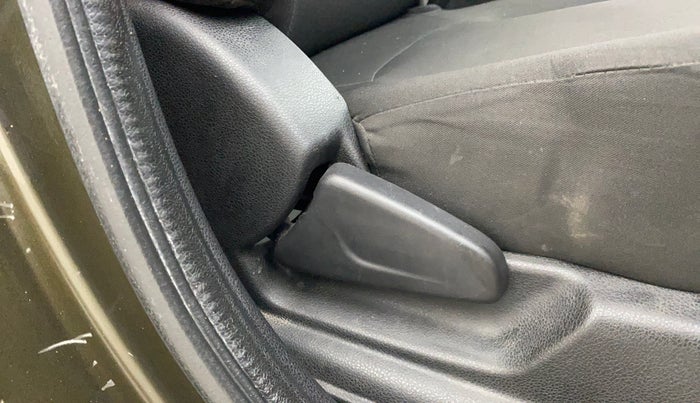 2023 Renault Kwid RXT 1.0 AMT, Petrol, Automatic, 14,561 km, Driver Side Adjustment Panel