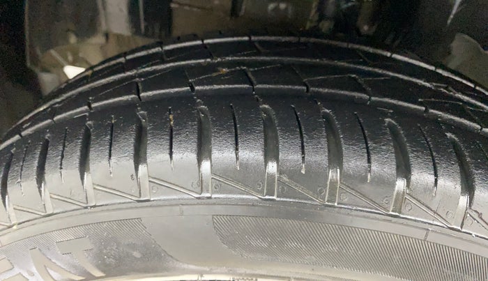2023 Renault Kwid RXT 1.0 AMT, Petrol, Automatic, 14,561 km, Left Front Tyre Tread