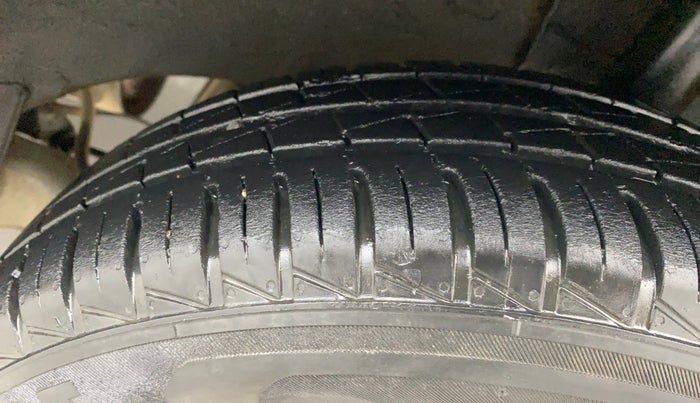 2023 Renault Kwid RXT 1.0 AMT, Petrol, Automatic, 14,561 km, Left Rear Tyre Tread