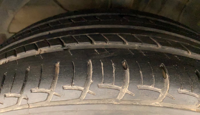 2016 Maruti Baleno ZETA PETROL 1.2, Petrol, Manual, 75,743 km, Left Front Tyre Tread