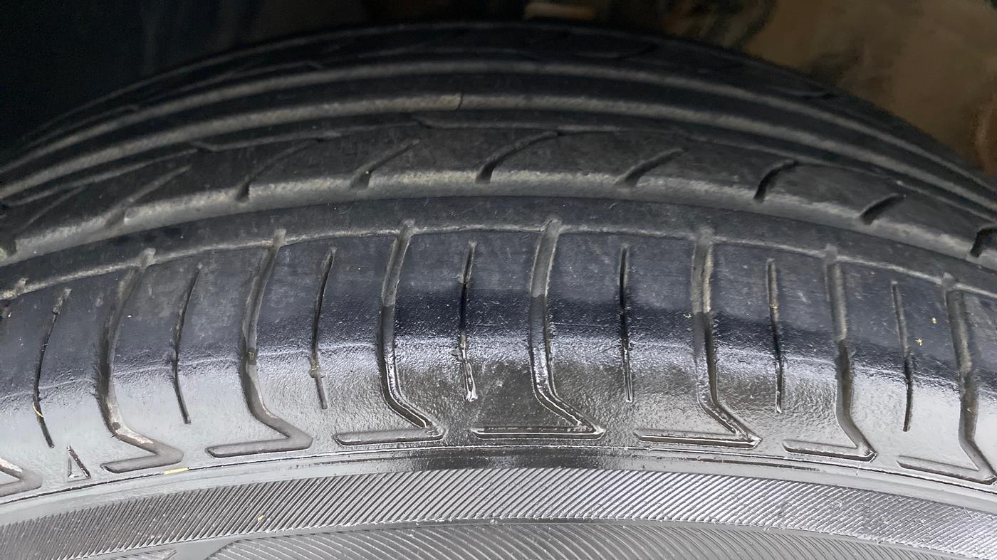 2017 Volkswagen Polo HIGHLINE1.5L DIESEL, Diesel, Manual, 53,218 km, Left Front Tyre Tread