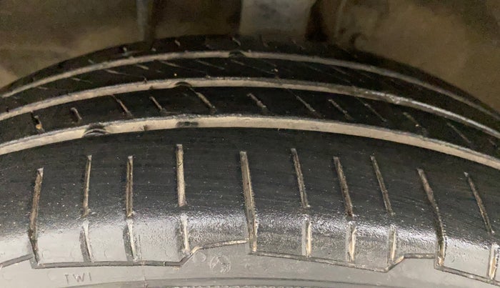 2013 Maruti Wagon R Stingray VXI, Petrol, Manual, 44,576 km, Left Front Tyre Tread