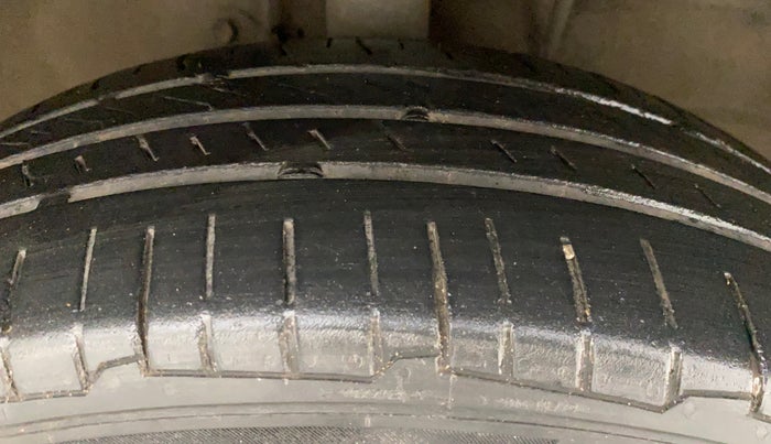 2013 Maruti Wagon R Stingray VXI, Petrol, Manual, 44,576 km, Right Front Tyre Tread