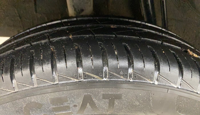 2019 Renault Kwid RXT 1.0 AMT, Petrol, Automatic, 28,718 km, Right Rear Tyre Tread