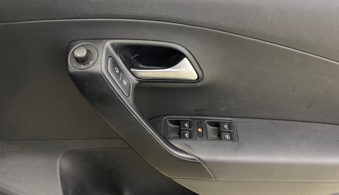 2016 Volkswagen Polo COMFORTLINE 1.2L, Petrol, Manual, 63,429 km, Driver Side Door Panels Control