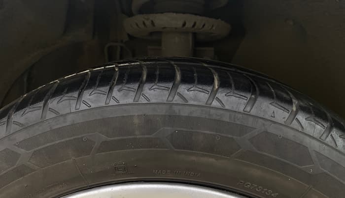 2016 Volkswagen Polo COMFORTLINE 1.2L, Petrol, Manual, 63,429 km, Right Front Tyre Tread