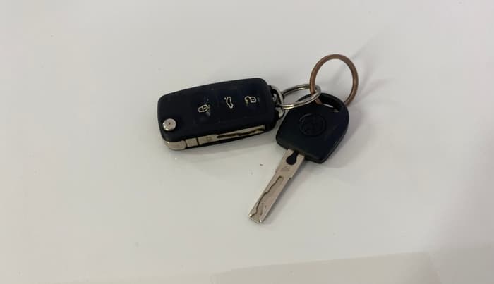 2016 Volkswagen Polo COMFORTLINE 1.2L, Petrol, Manual, 63,429 km, Key Close Up