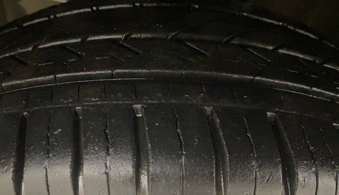 2016 Maruti Baleno DELTA PETROL 1.2, Petrol, Manual, 72,365 km, Left Front Tyre Tread