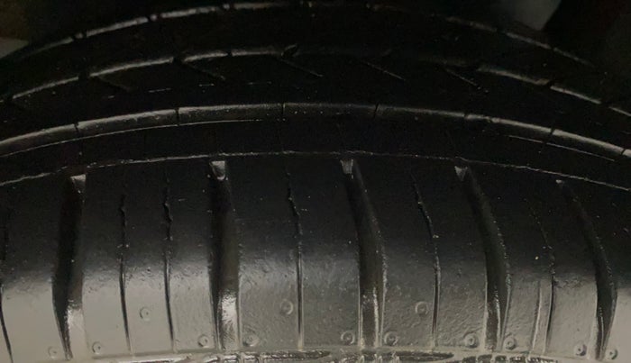 2016 Maruti Baleno DELTA PETROL 1.2, Petrol, Manual, 72,365 km, Left Rear Tyre Tread