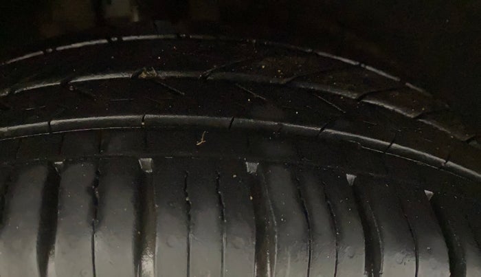 2016 Maruti Baleno DELTA PETROL 1.2, Petrol, Manual, 72,365 km, Right Rear Tyre Tread